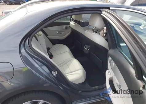 2016 Mercedes-Benz C 300 4Matic из США, поврежденный, VIN 55SWF4KB4GU138312